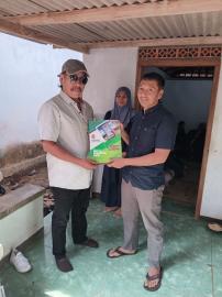 Penyerahan Akta Kematian oleh Lurah Karangduwet kepada Ahli Waris Alm. Sudiran